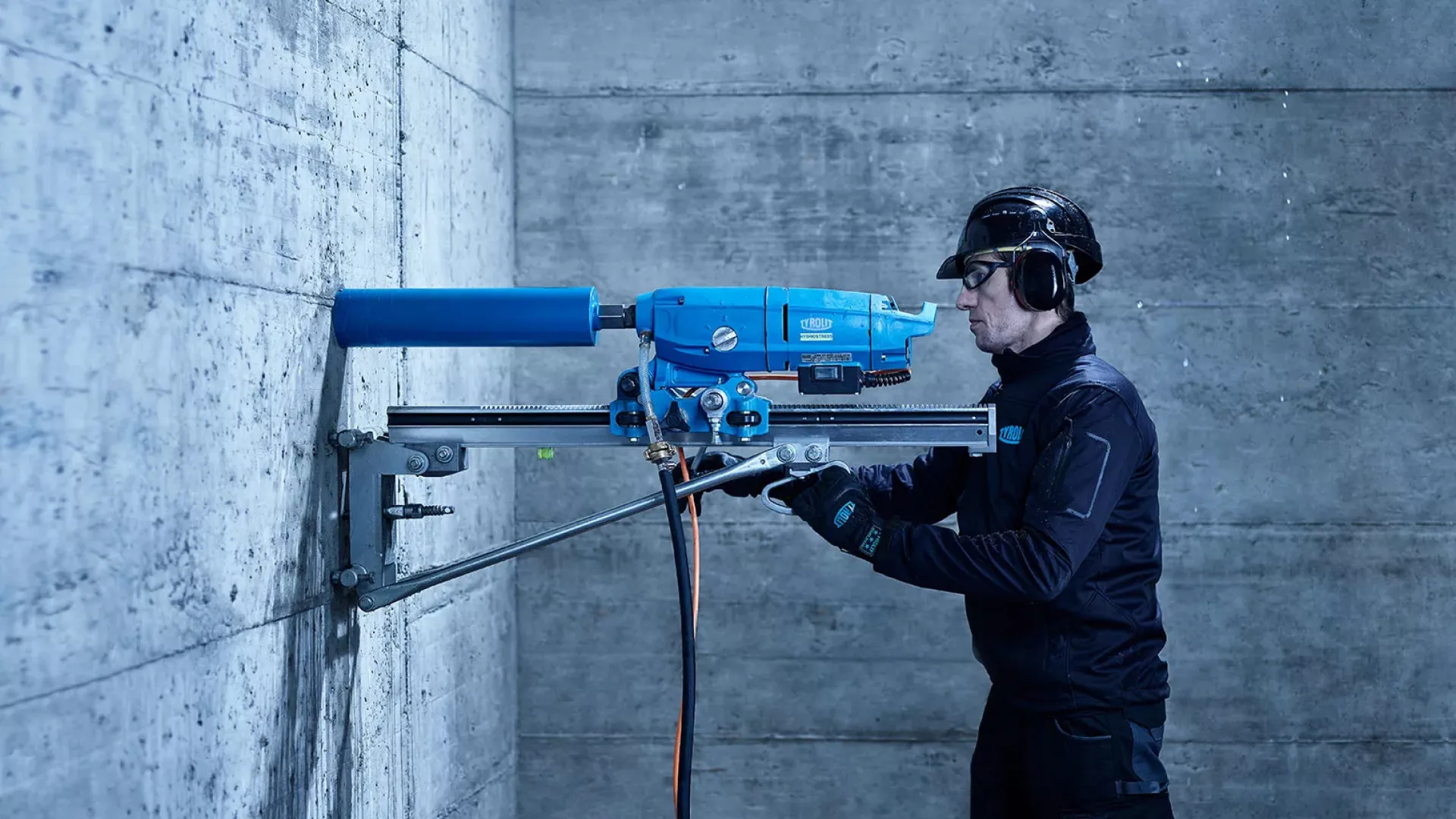 Алмазное бурение 80 мм  80 мм